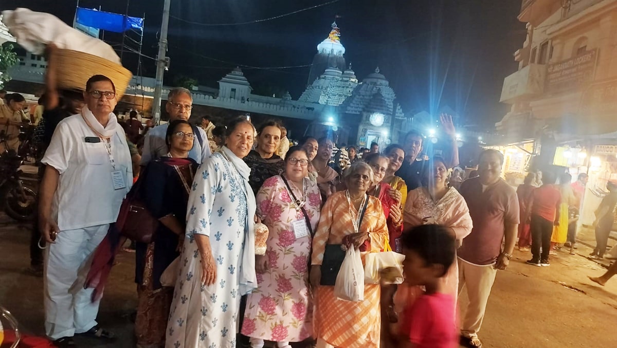 Senior Citizens Jagannath Puri Temple Group Tour