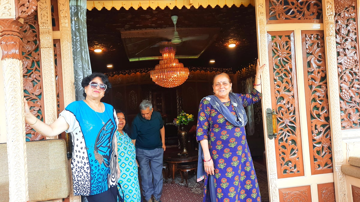 senior citizen kashmir group tour packages from delhi